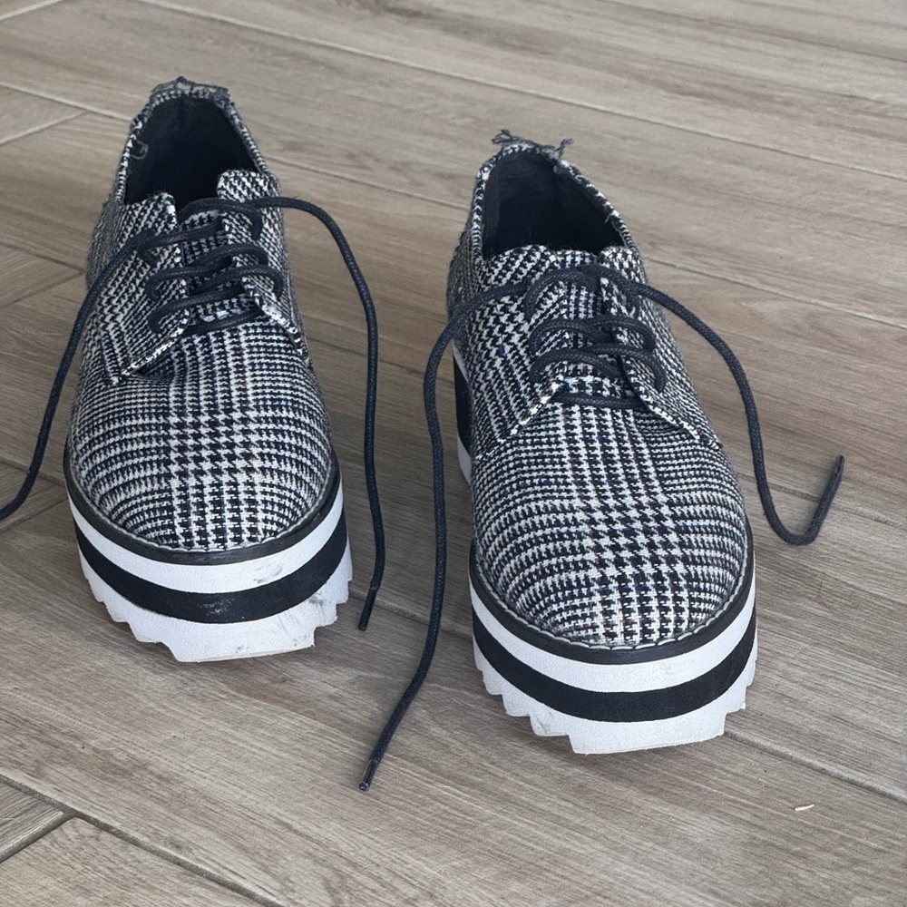 Madden Girl Marshall Black and White Houndstooth Platform Derby Shoes - Picture 4 of 7